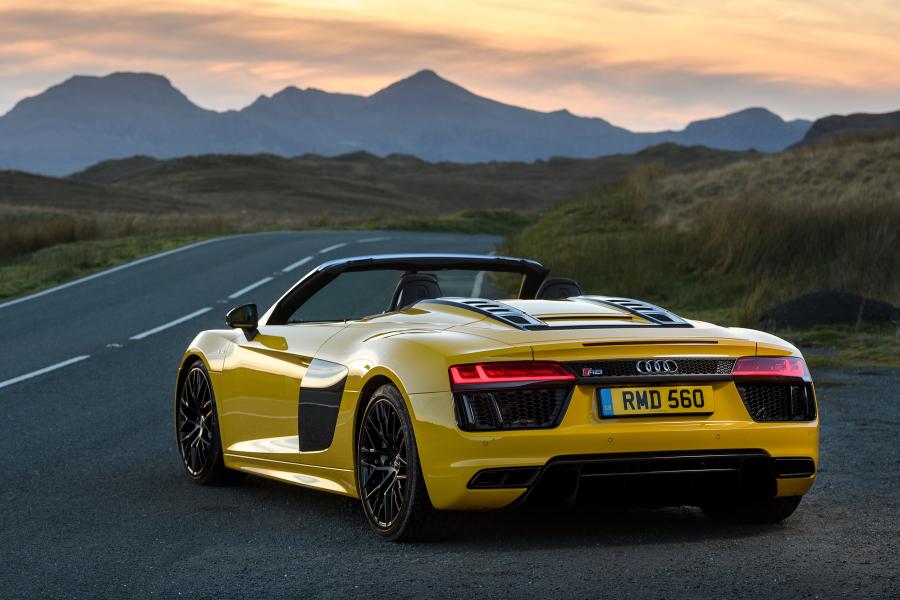  Audi R8 Spyder V10 2016 года  (UK) (фото 22 из 40)